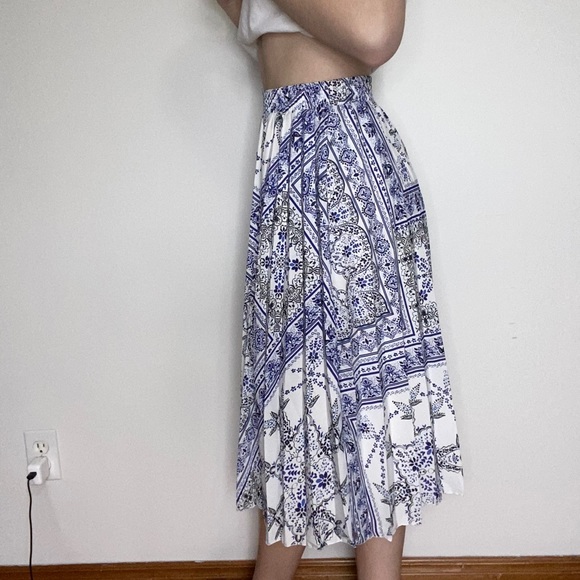 H&M Pleated Skirt - Picture 4 of 6